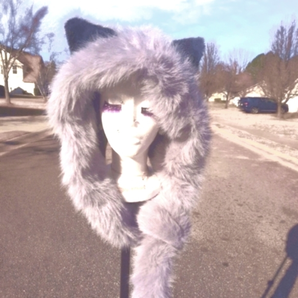 🩶NEW! Soft feline fashion🐈, gray faux fur cat ear hat With Scarf attach💲💋..